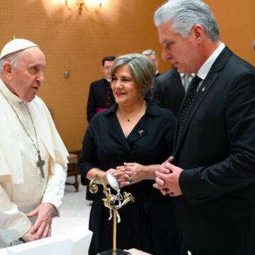 El Papa recibe en el Vaticano al presidente de Cuba, Miguel Díaz-Canel