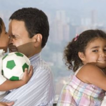 ¿Qué importancia tienen los besos y abrazos en la educación de hijos e hijas?